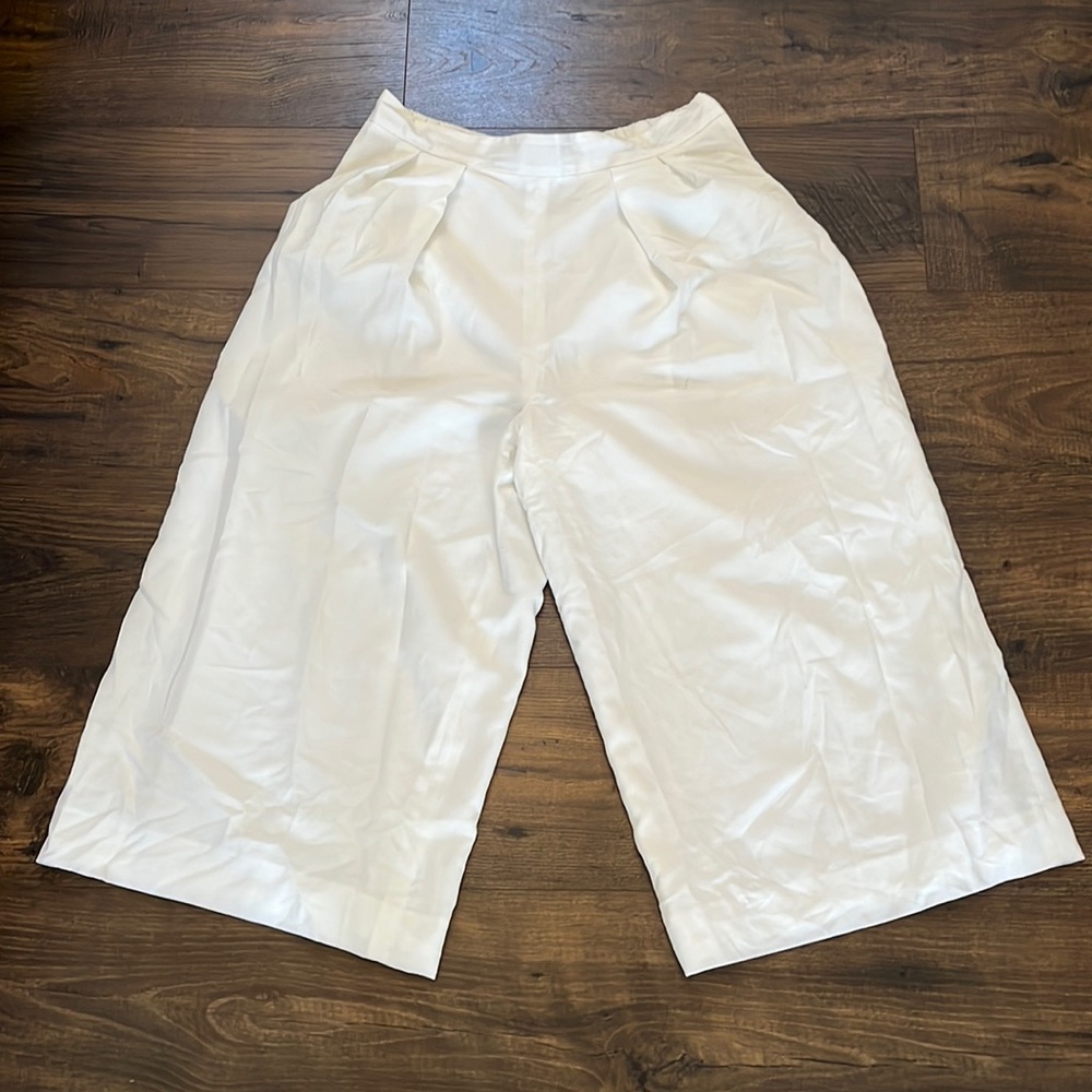 1.state white culottes